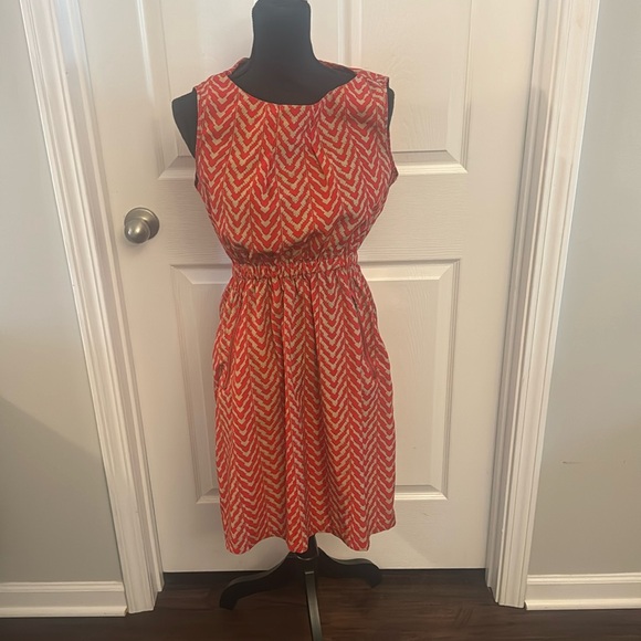 Small Geometric Print Dress - Picture 1 of 6